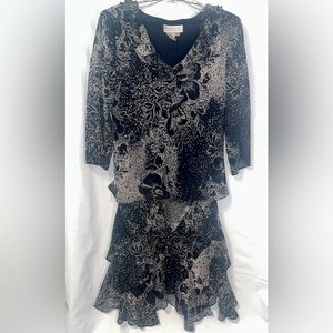 Papell petites black&cream floral dress. Size 6. Lightweight